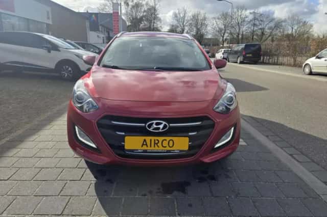 Hyundai i30 (2016) thumbnail 2