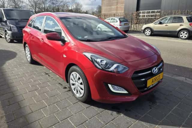 Hyundai i30 (2016) thumbnail 3