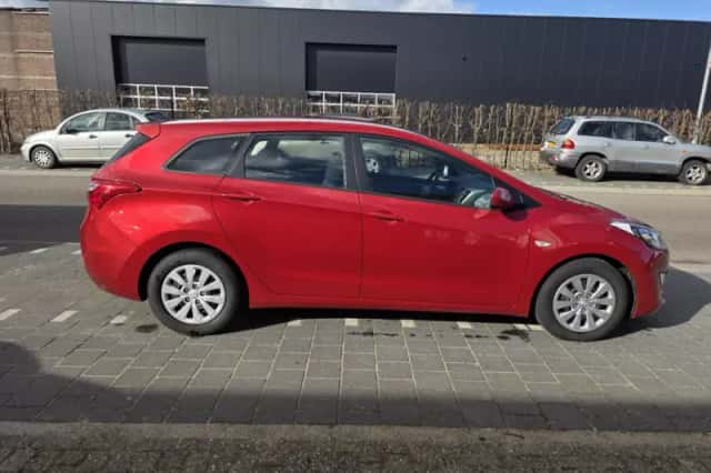 Hyundai i30 (2016) thumbnail 4