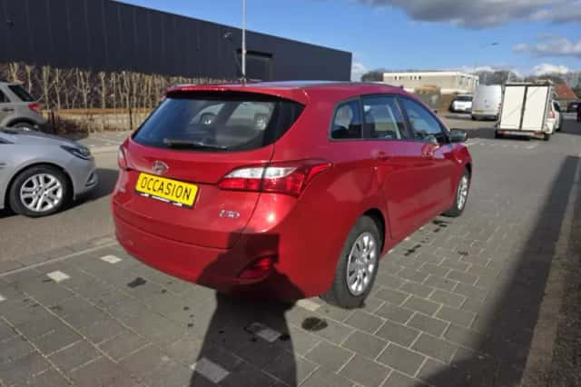 Hyundai i30 (2016) thumbnail 5