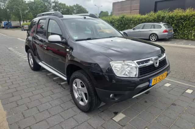 Dacia Duster (2012) thumbnail 3