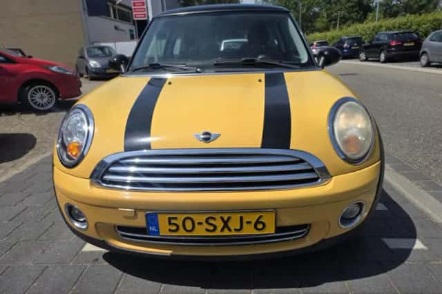 MINI Cooper (2007) thumbnail 2