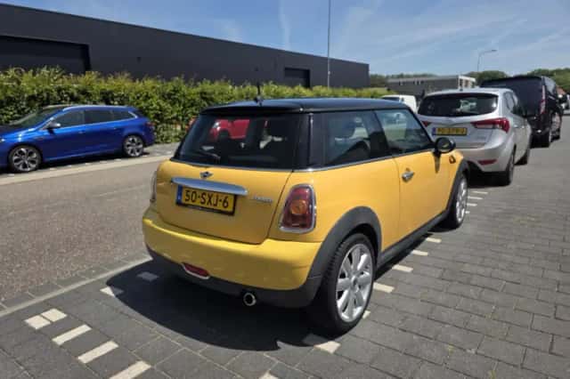 MINI Cooper (2007) thumbnail 5