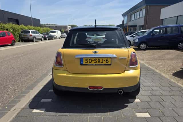 MINI Cooper (2007) thumbnail 6