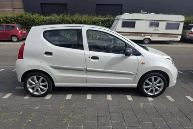 Suzuki Alto (2011) thumbnail 4