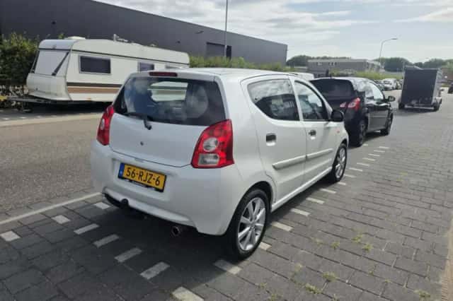 Suzuki Alto (2011) thumbnail 5