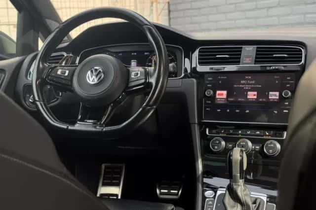 Volkswagen Golf (2017) thumbnail 2