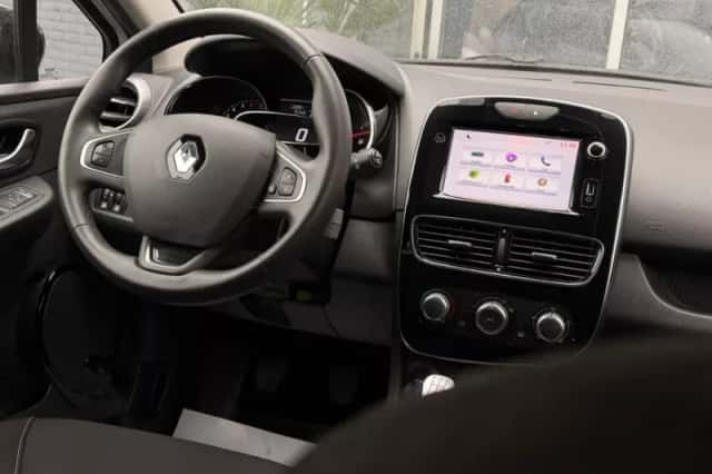 Renault Clio (2018) thumbnail 2