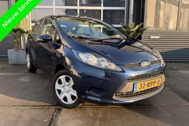 Ford Fiesta (2011) thumbnail 1