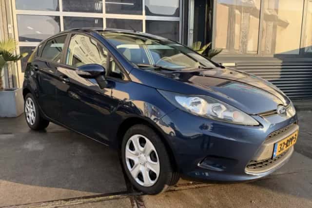 Ford Fiesta (2011) thumbnail 3