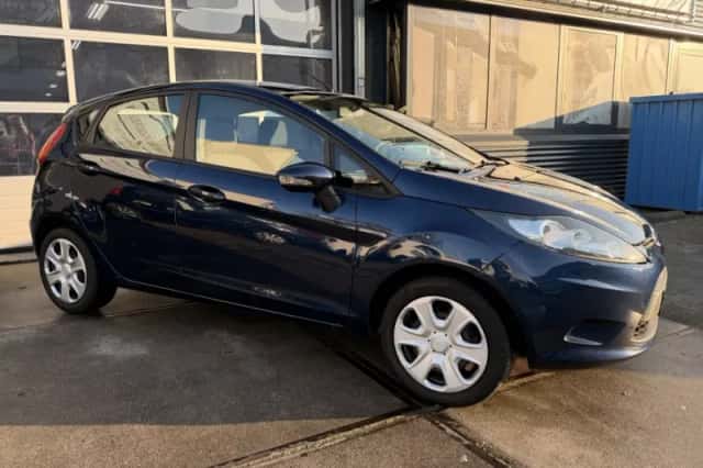 Ford Fiesta (2011) thumbnail 4