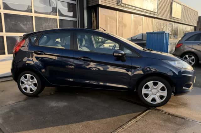 Ford Fiesta (2011) thumbnail 5
