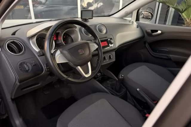 SEAT Ibiza (2010) thumbnail 2