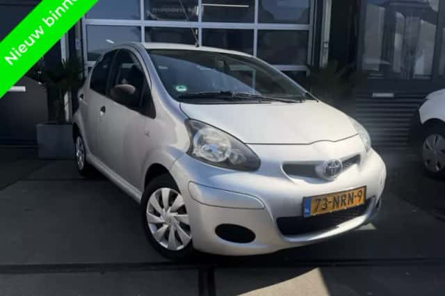 Toyota Aygo (2010) thumbnail 1