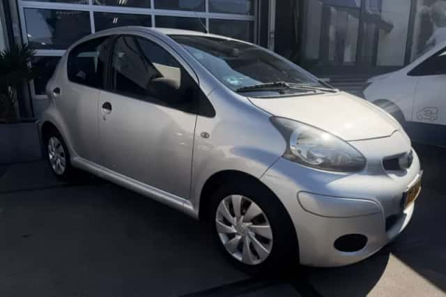 Toyota Aygo (2010) thumbnail 4
