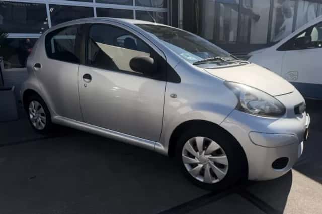 Toyota Aygo (2010) thumbnail 5