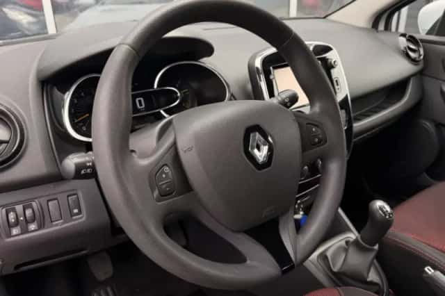 Renault Clio (2014) thumbnail 2