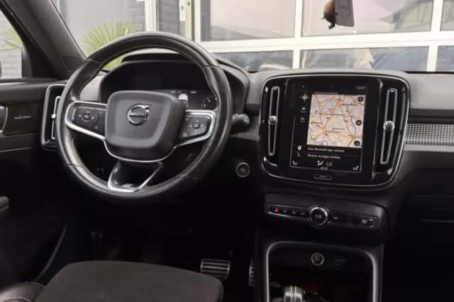 Volvo XC40 (2018) thumbnail 2
