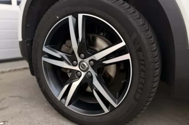 Volvo XC40 (2018) thumbnail 3