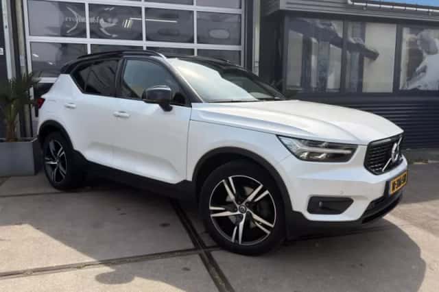 Volvo XC40 (2018) thumbnail 4