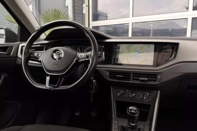 Volkswagen Polo (2018) thumbnail 2