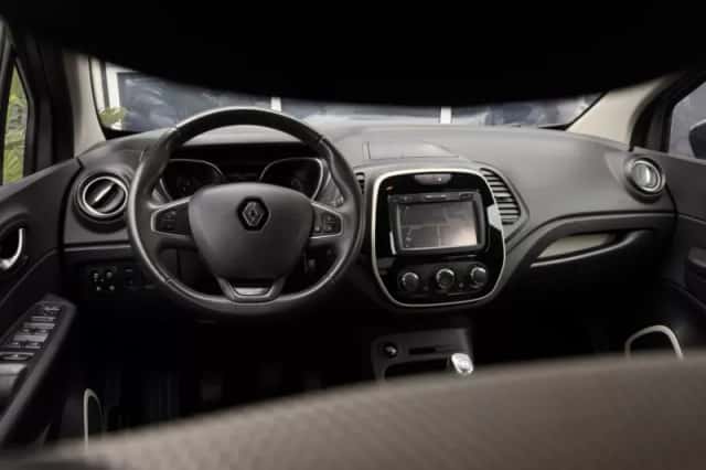 Renault Captur (2017) thumbnail 2