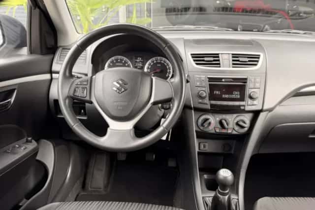 Suzuki Swift (2011) thumbnail 2
