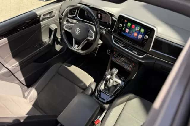 Volkswagen T-Roc (2023) thumbnail 3