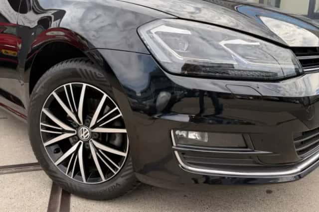 Volkswagen Golf (2017) thumbnail 2