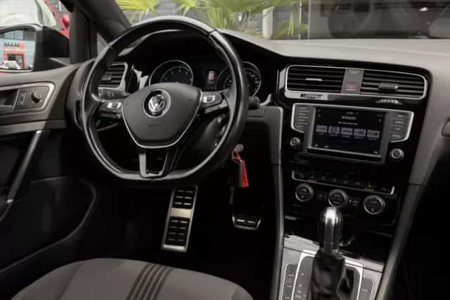 Volkswagen Golf (2017) thumbnail 3