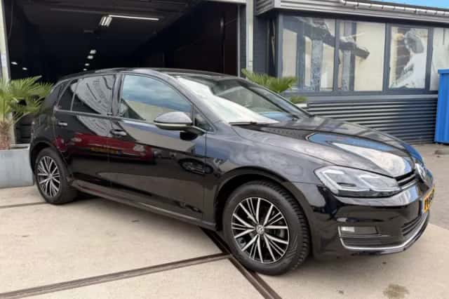 Volkswagen Golf (2017) thumbnail 5