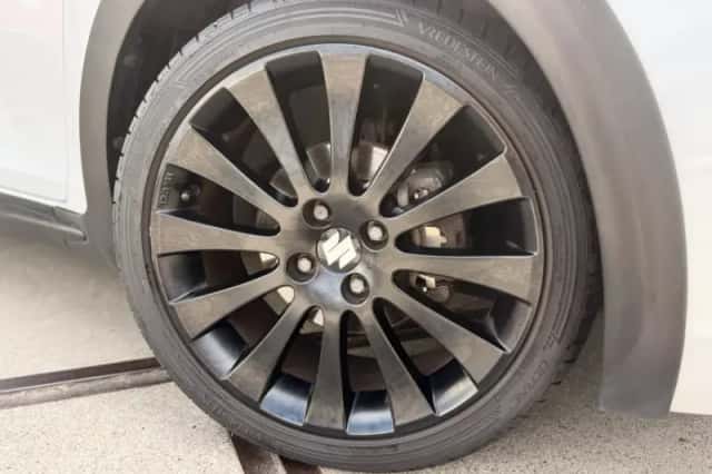 Suzuki Swift (2013) thumbnail 3