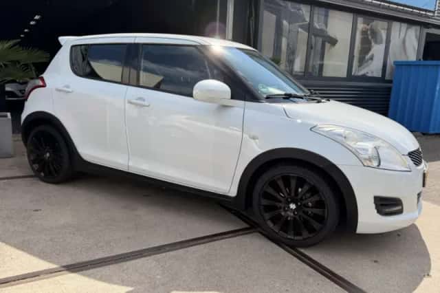 Suzuki Swift (2013) thumbnail 6