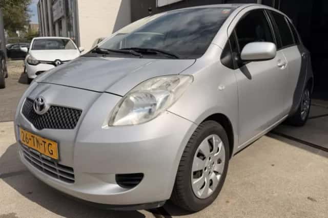 Toyota Yaris (2006) thumbnail 5