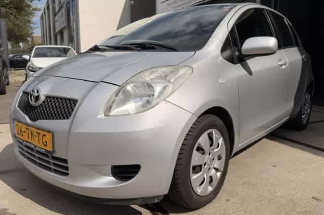 Toyota Yaris (2006) thumbnail 6