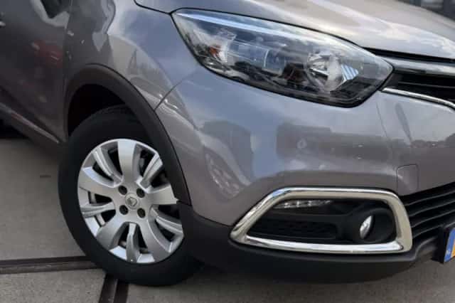 Renault Captur (2014) thumbnail 2