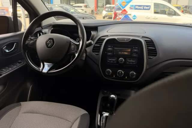 Renault Captur (2014) thumbnail 3
