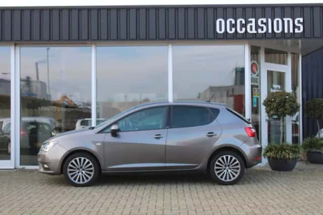 SEAT Ibiza (2016) thumbnail 2