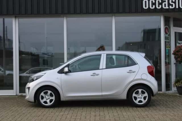 Kia Picanto (2023) thumbnail 5