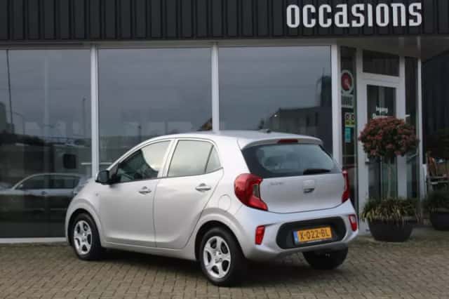 Kia Picanto (2023) thumbnail 6