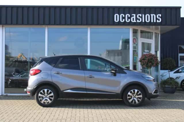 Renault Captur (2017) thumbnail 2