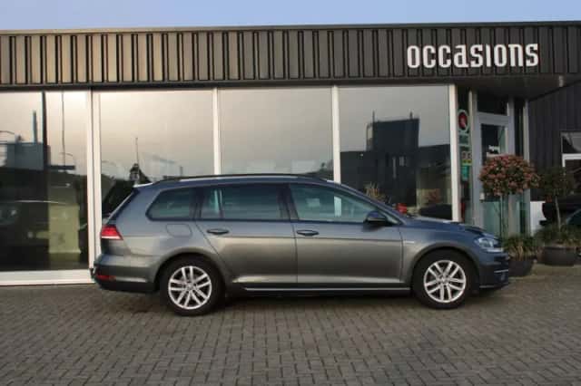 Volkswagen Golf (2019) thumbnail 2