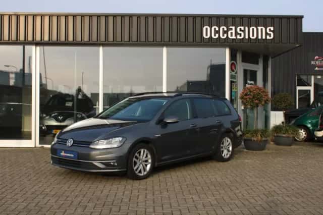 Volkswagen Golf (2019) thumbnail 4