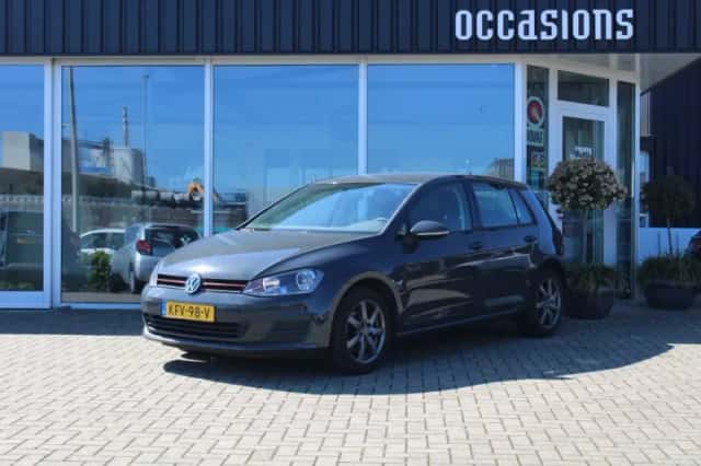 Volkswagen Golf (2016) thumbnail 3