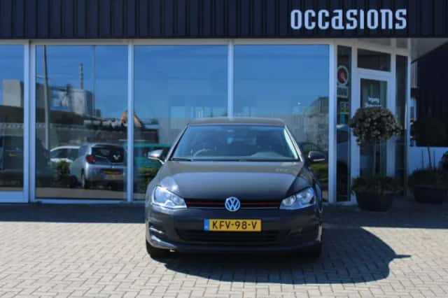 Volkswagen Golf (2016) thumbnail 4