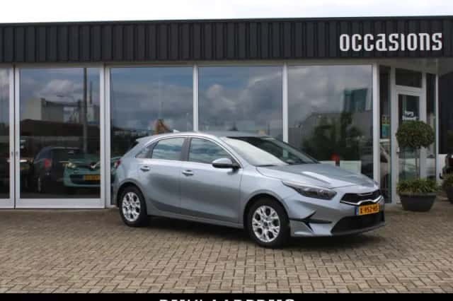 Kia Ceed (2023) thumbnail 1