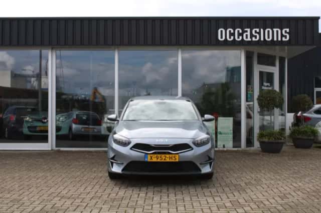 Kia Ceed (2023) thumbnail 3