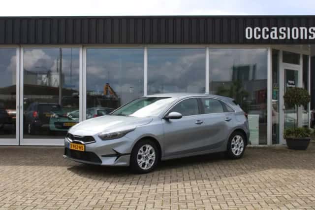 Kia Ceed (2023) thumbnail 4
