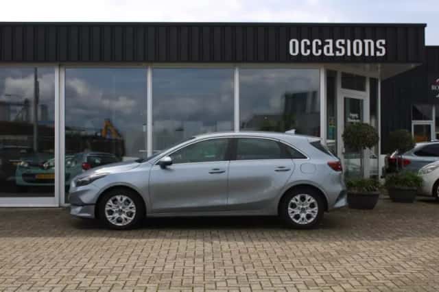 Kia Ceed (2023) thumbnail 5