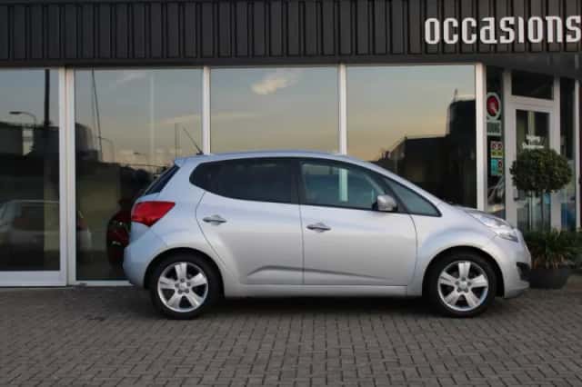 Kia Venga (2010) thumbnail 2